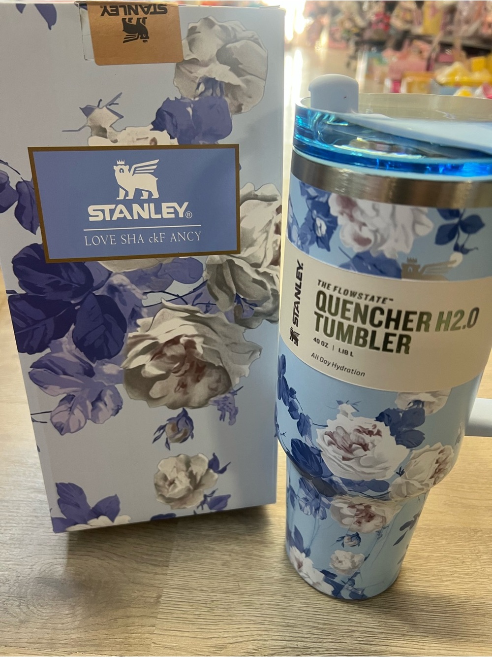 Stanley Floral Blue and White Quencher H2.0 Tumbler